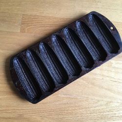 Vintage Lodge Cornbread Corn Cob Cast Iron 7 Slot Bread Pan Model 27C2