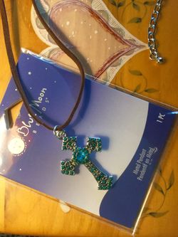 Emerald gemstone Cross Pendant necklace 🌿🌼🌿Brown Suede cording chain 18" inch long / NEW *