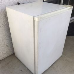 Mini Fridge With Small Freezer Unit Haier Fridge Room Garage 