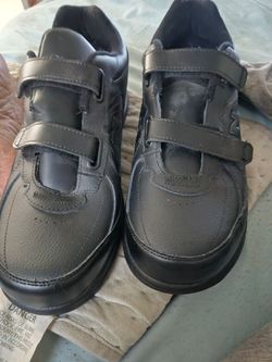 Men's New balance size 12 velcro shoes