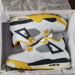 WMNS Air Jordan 4 Retro "Vivid Sulfer "