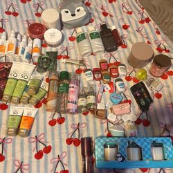 bunch of random bath and body works products