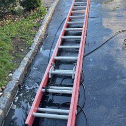 28 Ft Fiberglass Ladder