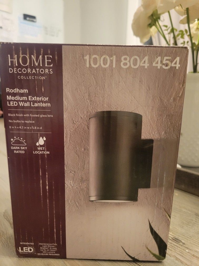 Medium Exterior LED Wall Lantern