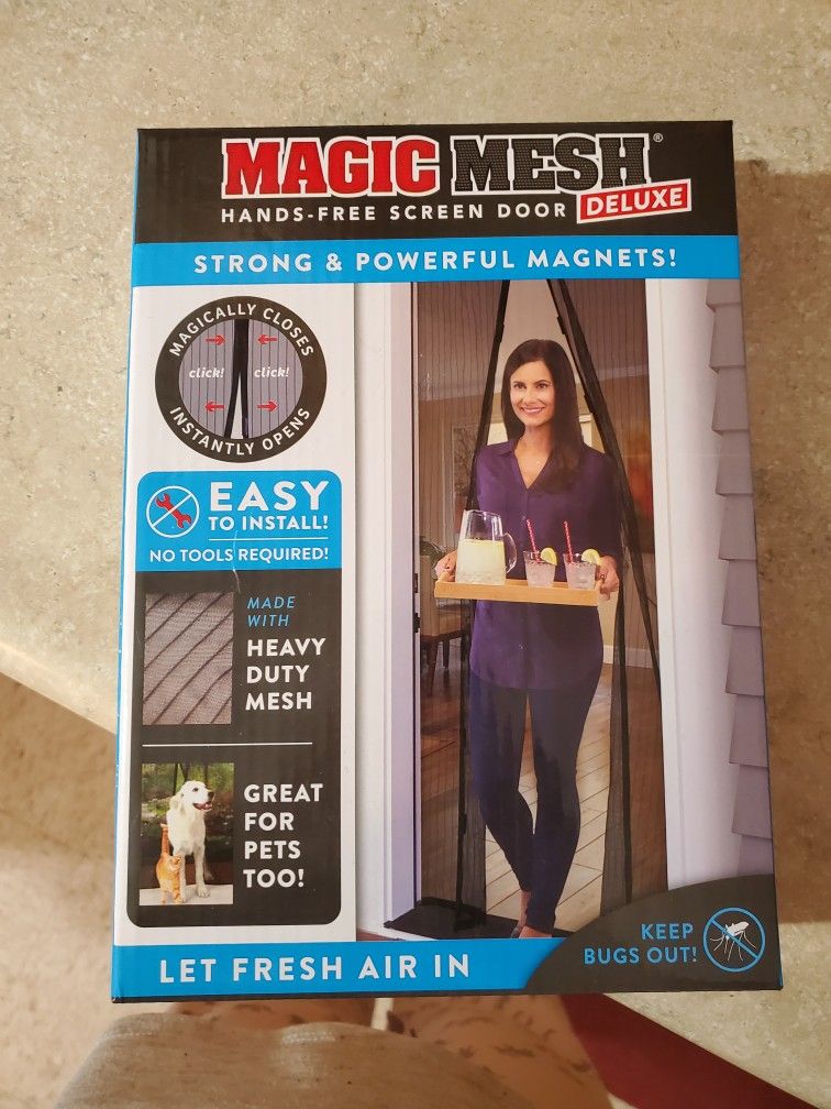 Magic Mesh Hands-Free Screen Door