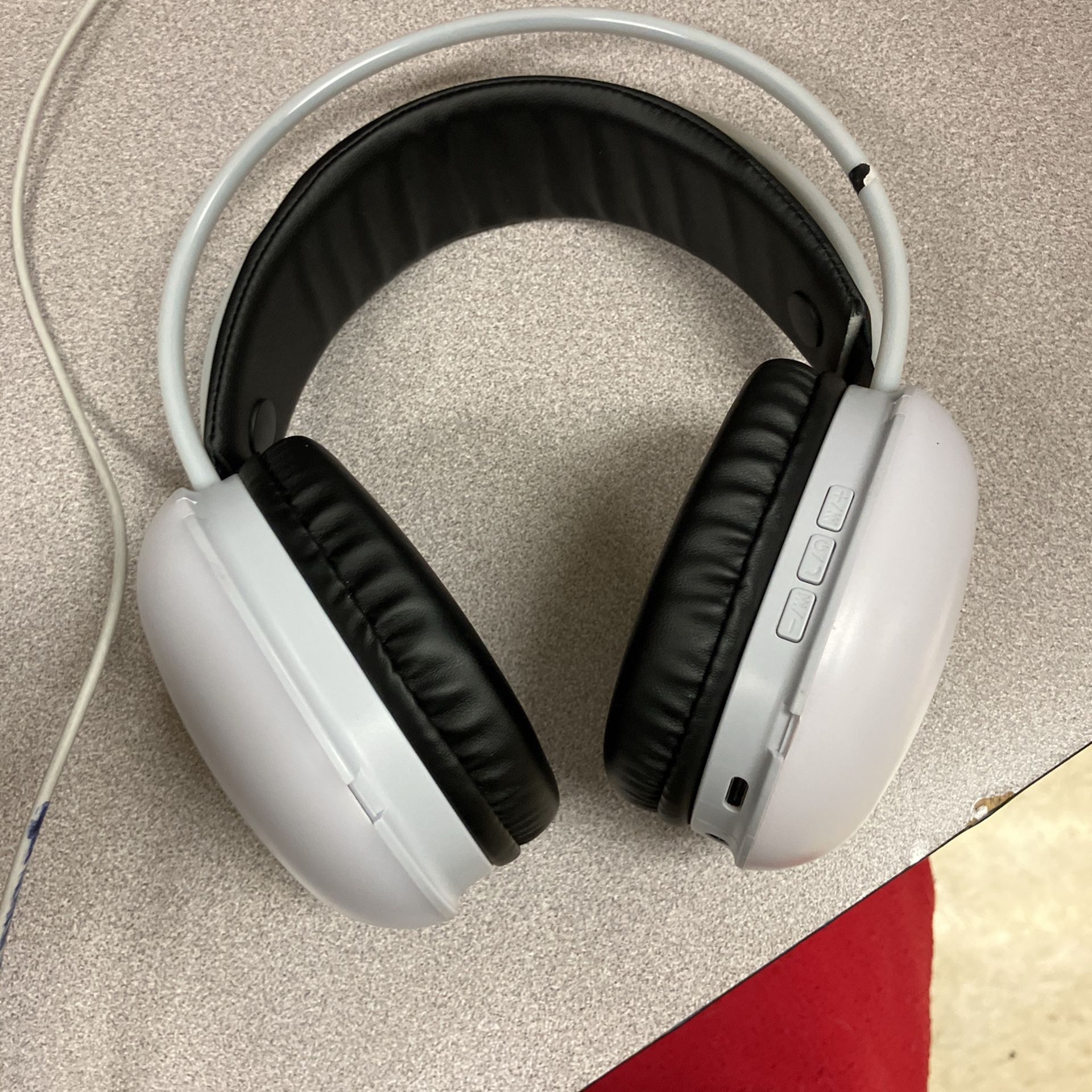Led Bluetoorh And Aux Headphones