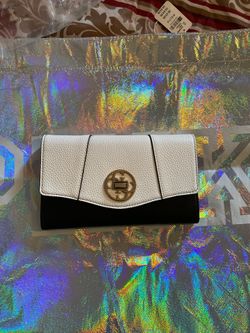 Guess wallet NWT