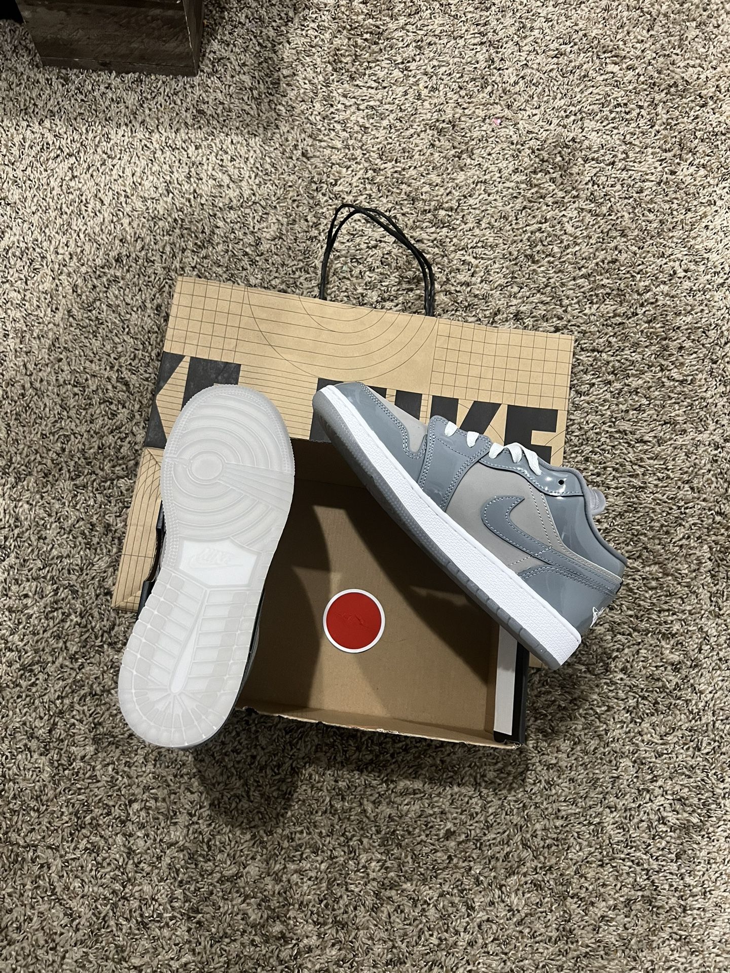 Jordan 1 Lows SE medium gray 