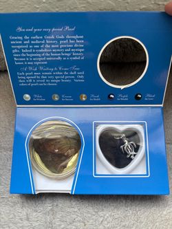 Pearl in Oyster Shell Gift Set with Turtle Pendant