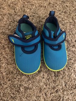Toddler water shoes size small