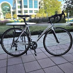 17 lb. All-Carbon Trek Madone 6.9 Racing Bike 