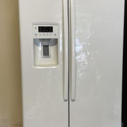 GE Refrigerator 