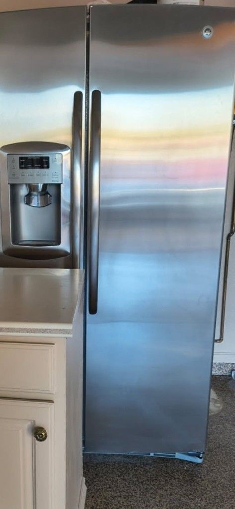 GE SIDE BY SIDE REFRIGERATOR