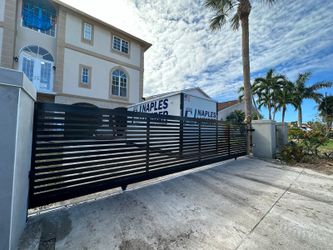 Dale un toque moderno y seguro a tu hogar! 🏡✨ Barandas de aluminio, escaleras de caracol y portones de aluminio personalizados. Diseño, calidad y dur