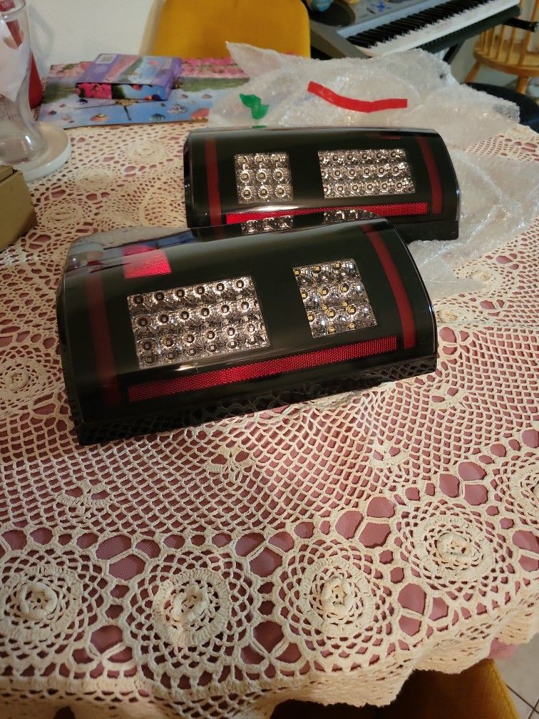 Dos Luces Para Carro F. .Ford 150..Sirven Para Años 2015. 16. 17. 18 19 Y 2020