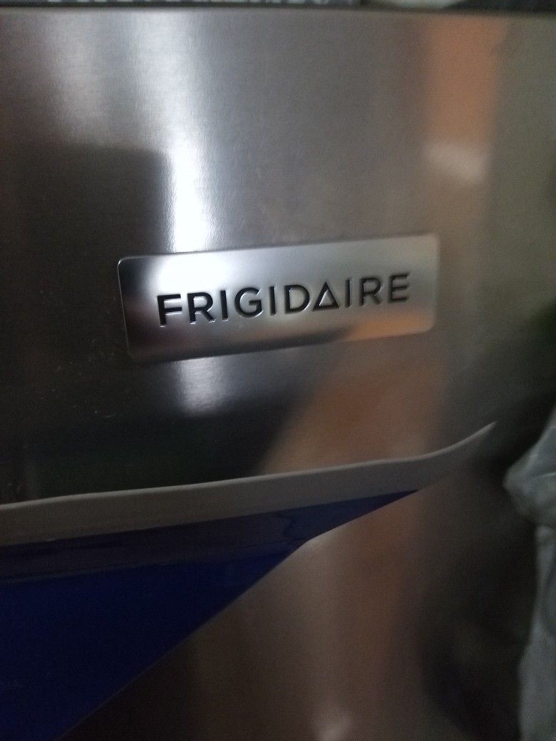 Frigidaire Stainless Steel Refrigerator 9 Cubits