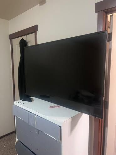 it’s a 54 inch tv instiaga smart tv