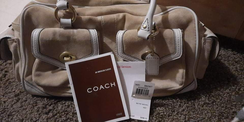 Authentic Coach Shoulder Purse With All Papers