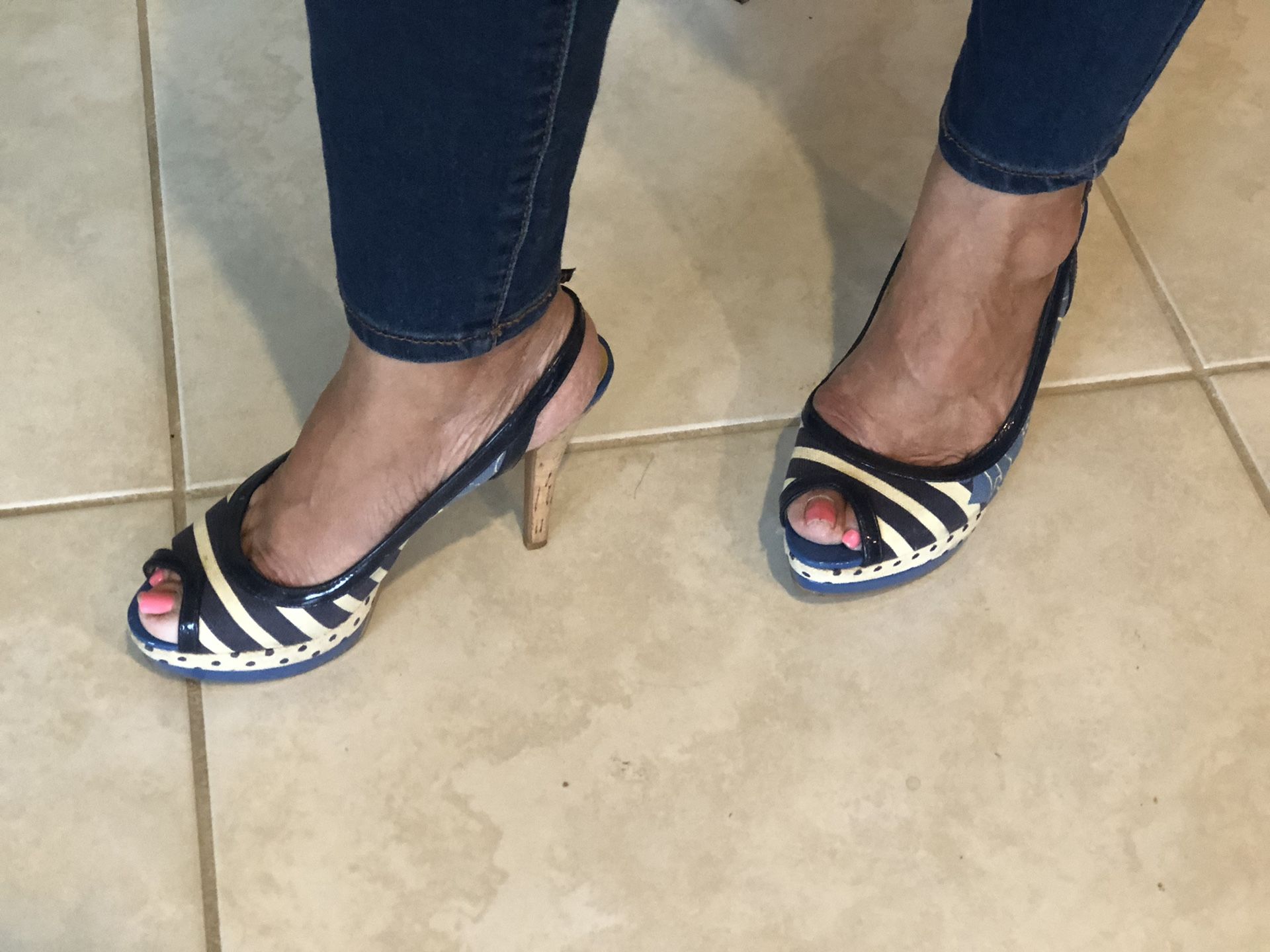 Size 6 1/2 attractive heels 2 1/2 inch heels