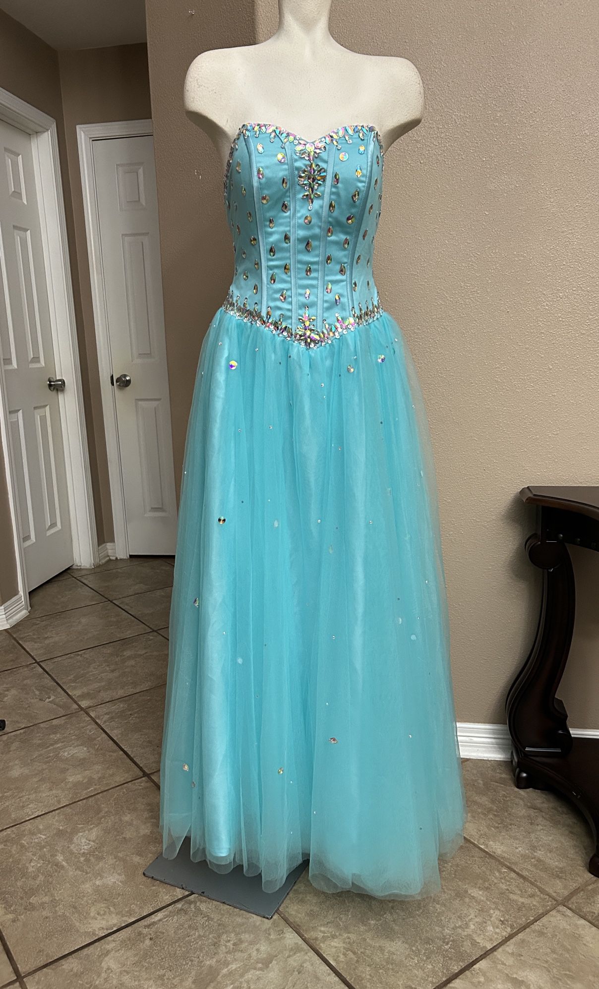 Prom Dress Size Medium Without Tag.