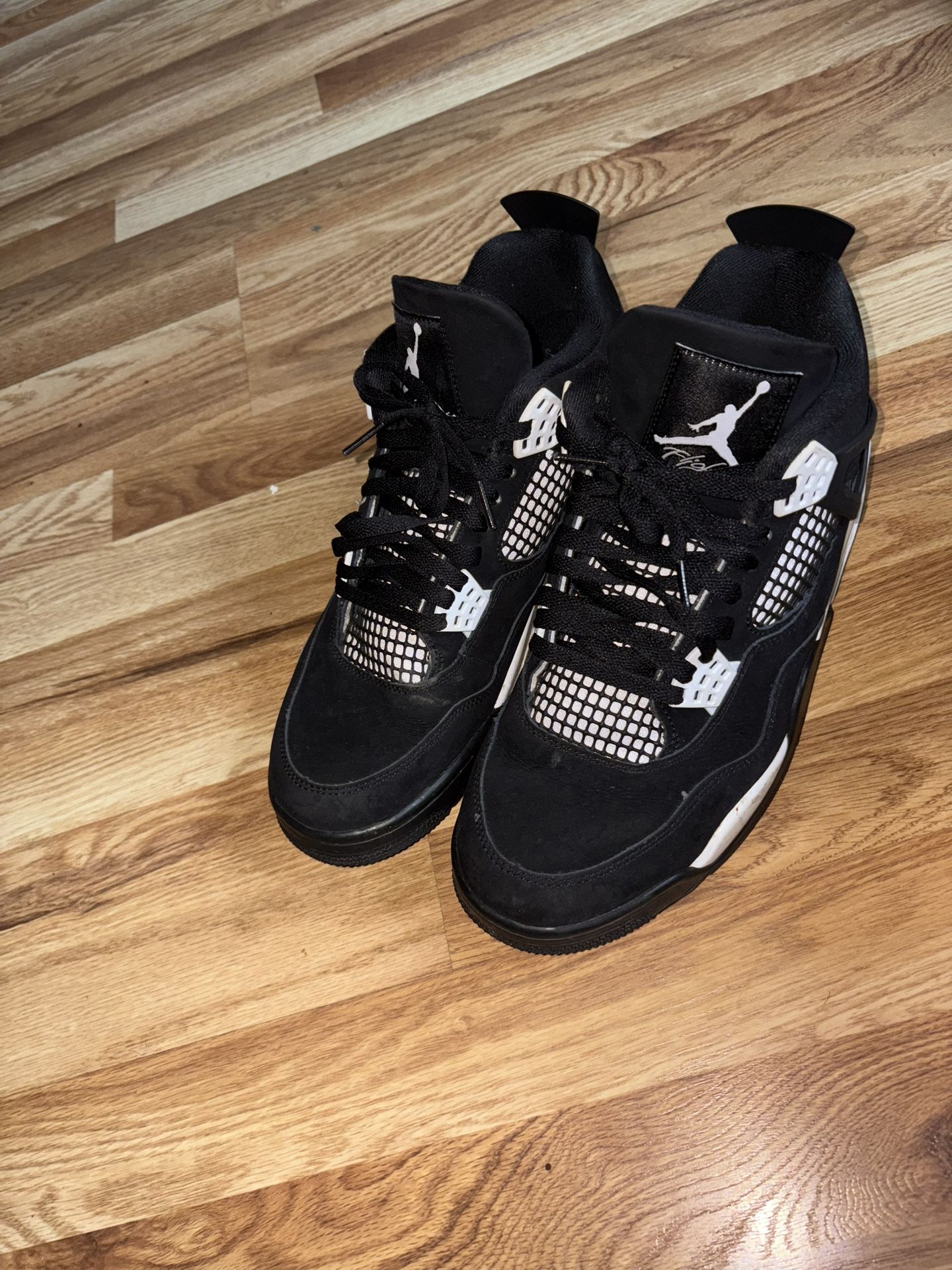 Jordan 4s (White Thunder ) Size 11
