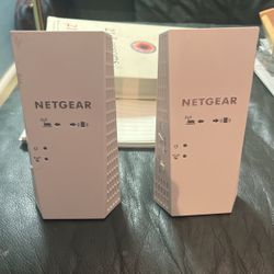 2  Netgear  nighthawk Wi-Fi mesh extenders