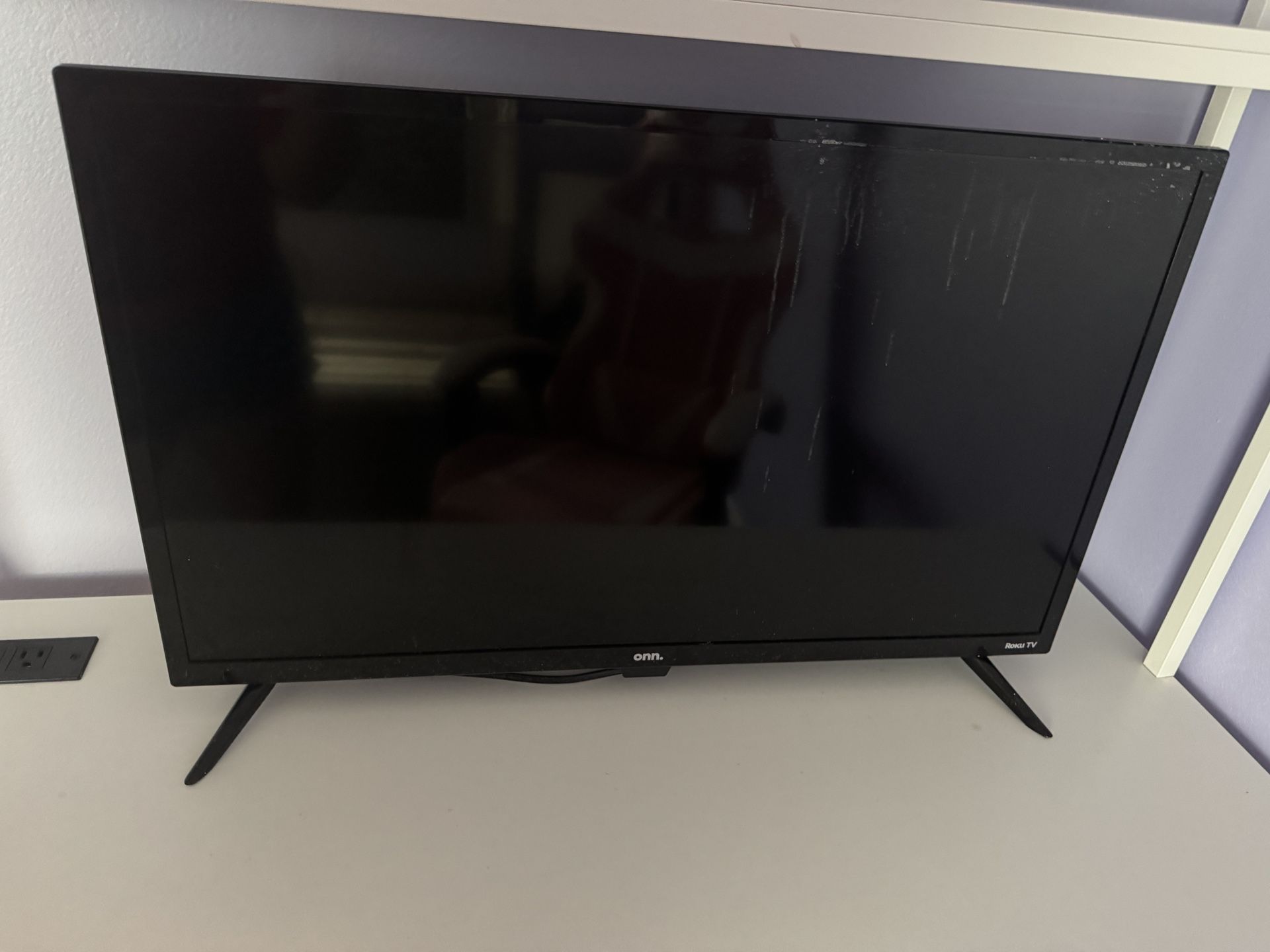 Thin Roku 32” Tv