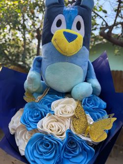 Bluey Plush Bouquet with eternal Roses