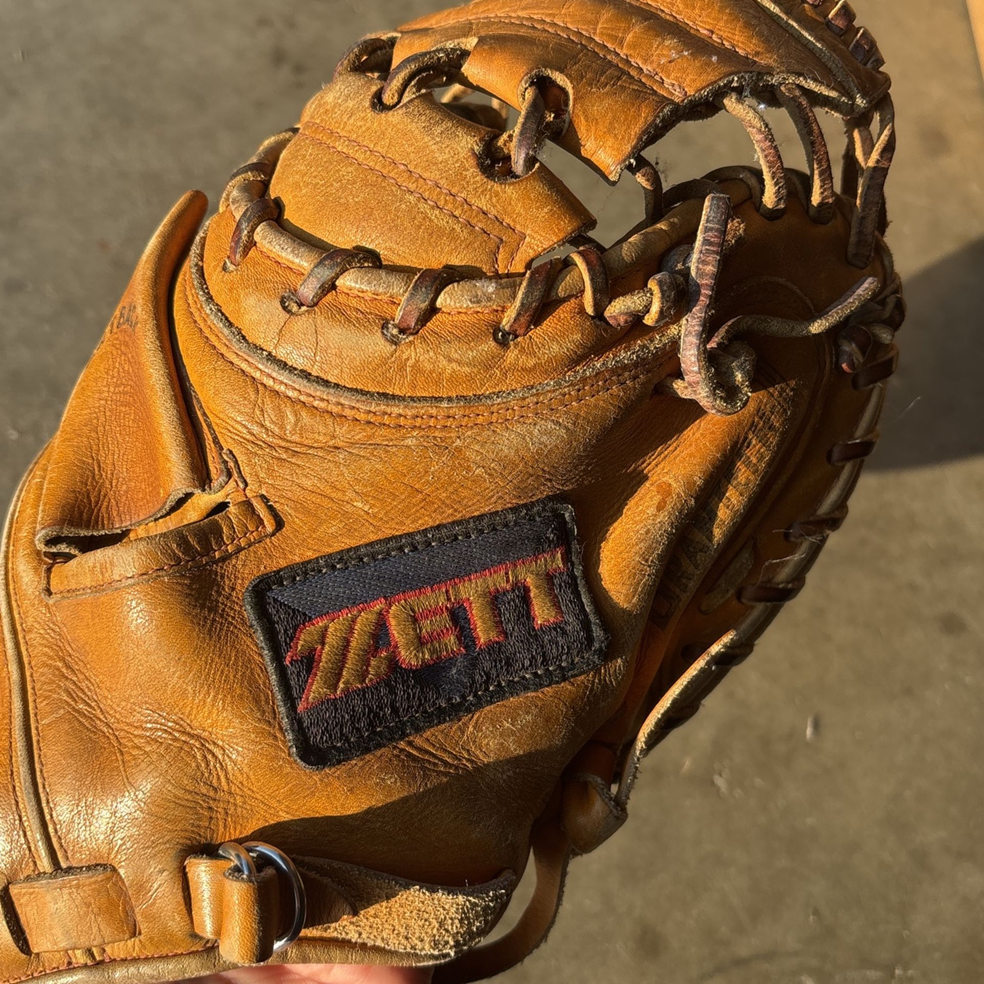 baseball catcher glove
