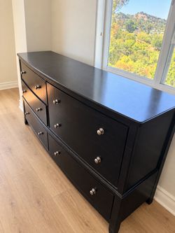 Black Wood 6-Drawer Dresser