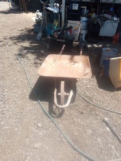 Antique wheel Berle use needs paint.but other than that it's complete
