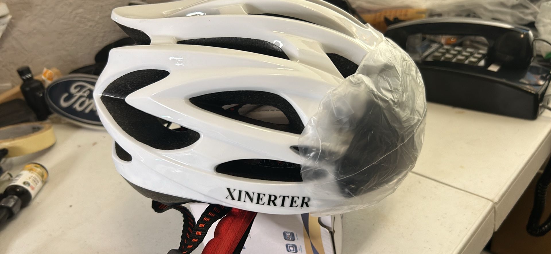 Road Bike Helmet. Entregó Afuera McDonald 3590 N Zaragoza 