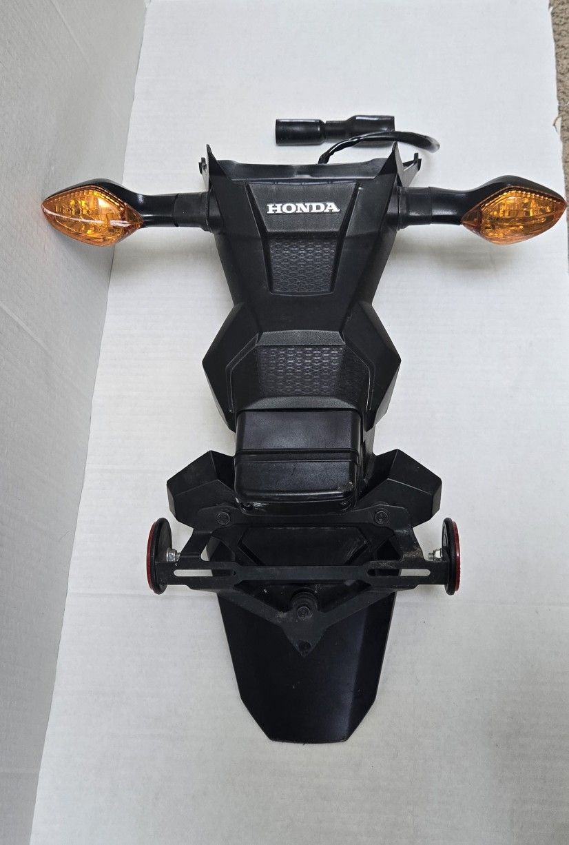 2018 HONDA GROM 125 OEM TAILLIGHT LICENSE BRACKET REAR FENDER MUD COVER 14-19