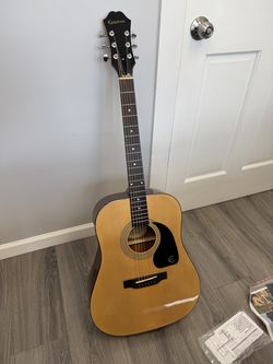 LIKE NEW Rarely used Epiphone DR-100 Dreadnaught Acoustic Guitar + Orig Manual