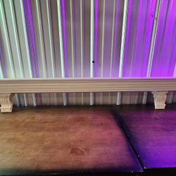 Decrotive wood mantel shelf with corbels 