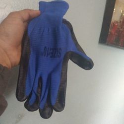 190 Pairs Of Gloves