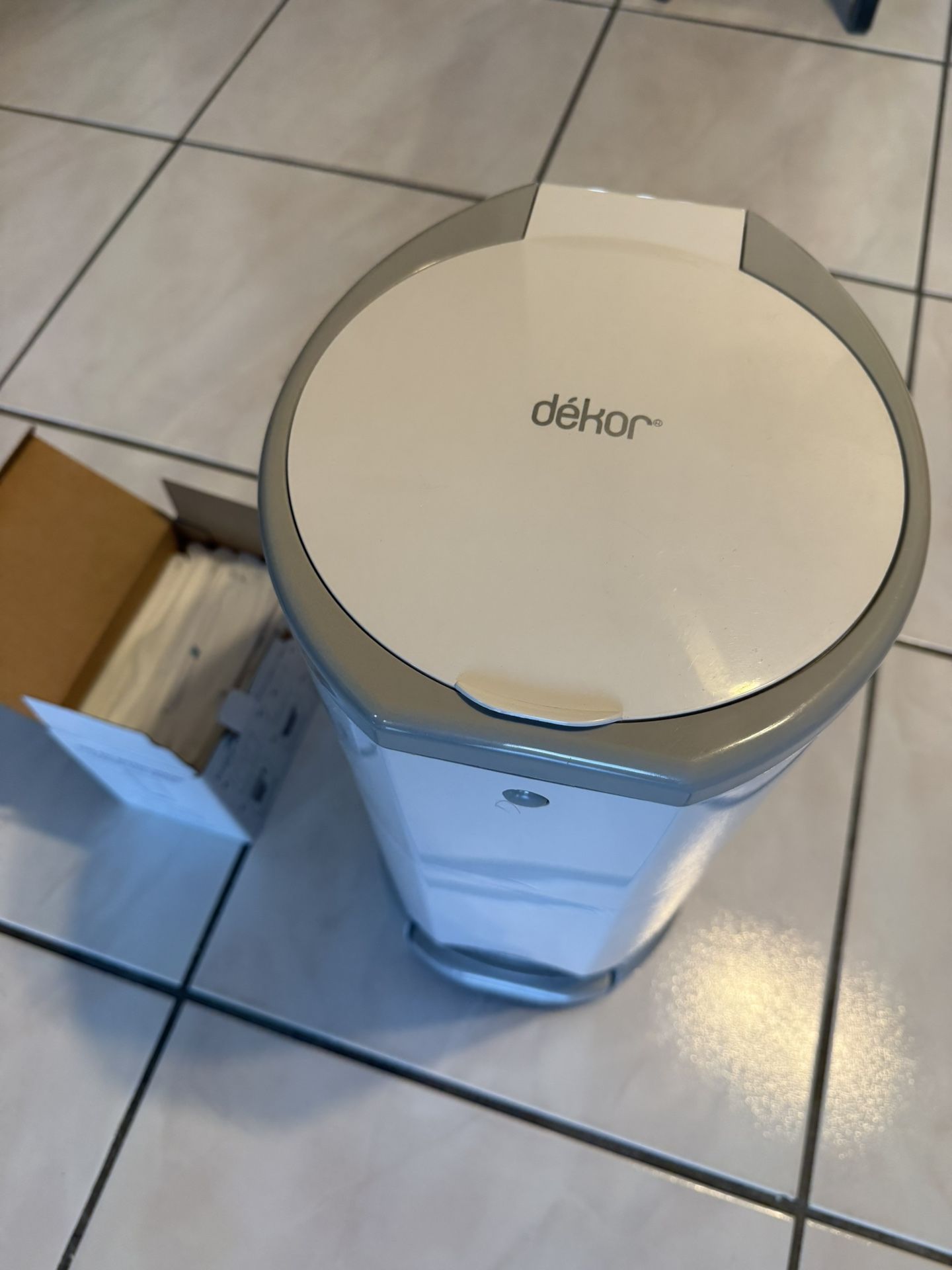 Dekor classic Diaper Pail With Refills.