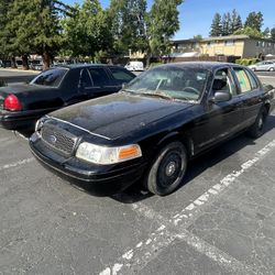 2006 Ford Crown Victoria P71 Parts Car 