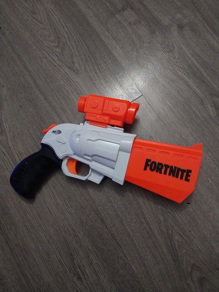 Fortnite Revolver