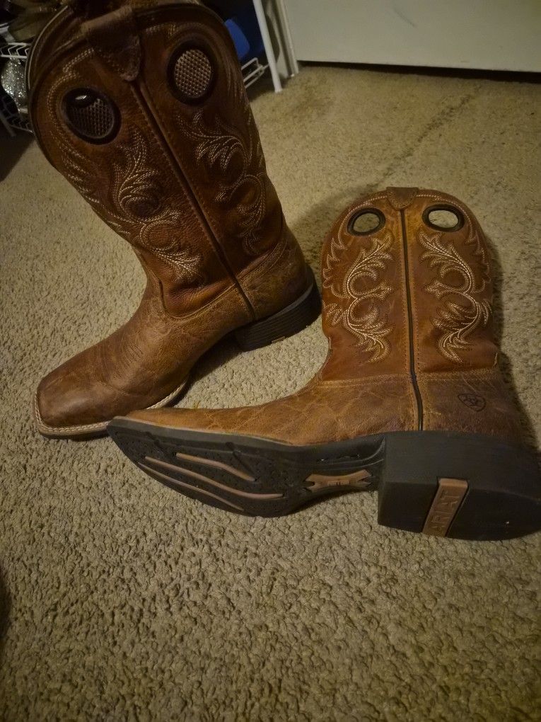 Ariat Men’s Cowboy Boots Size 10.5, Great Condition