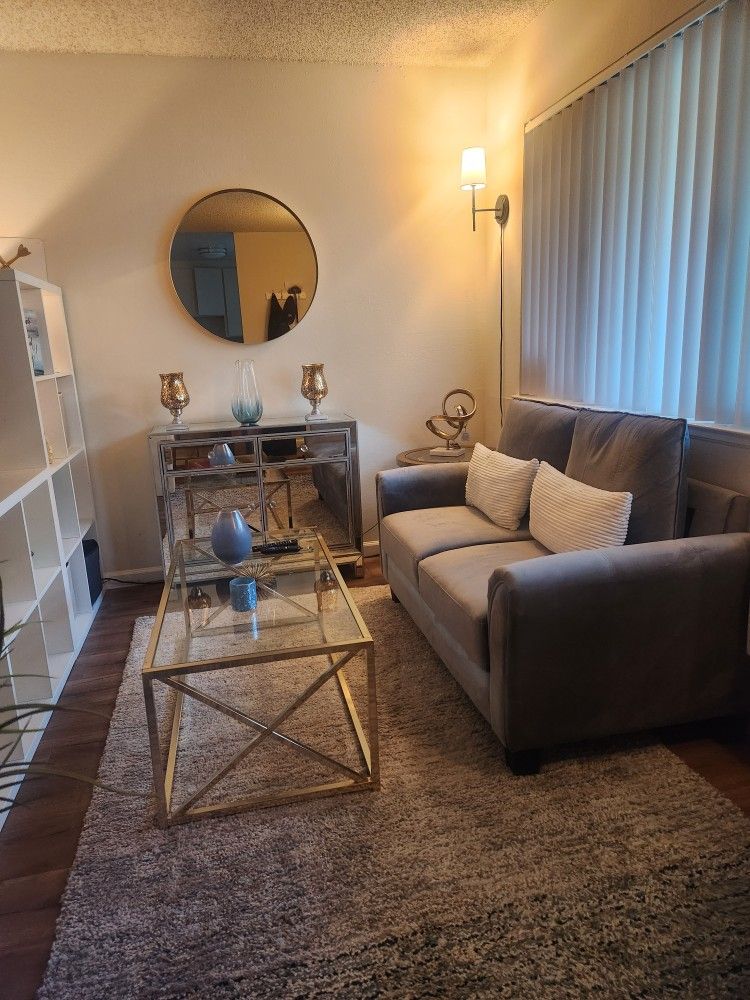 ELEGANT CLASSY STUDIO SET UP!!