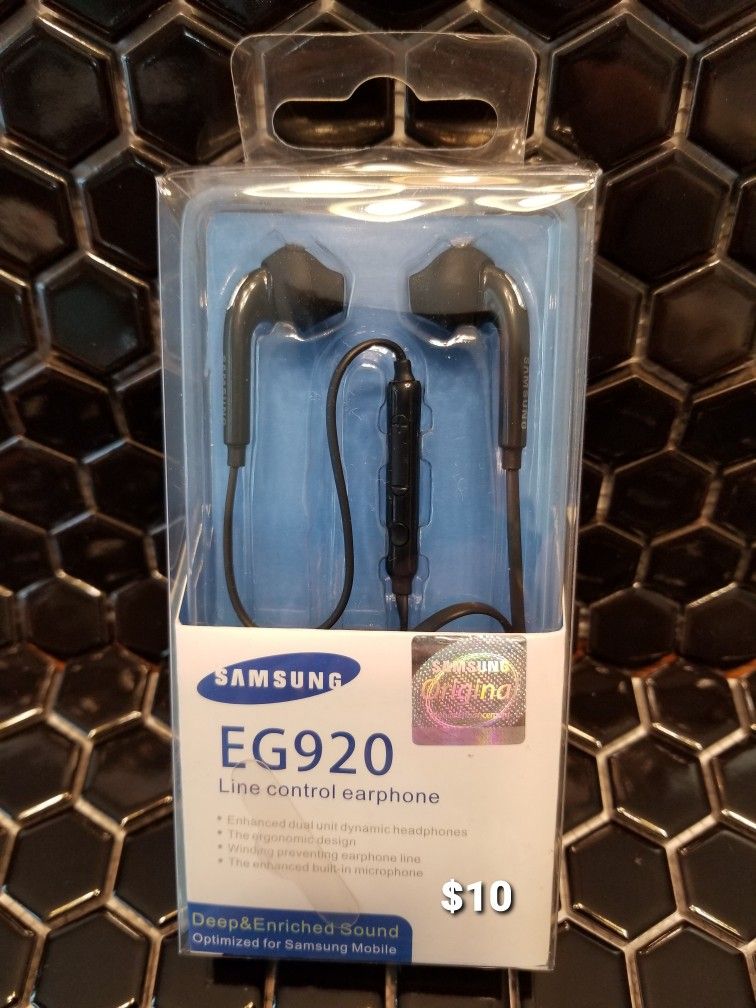 Skullcandy Samsung JVC Apple iPhone
Aux earbuds headphones ear bud many different types of Earbuds available Bz1