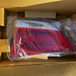 2013 Toyota Sienna Tail Light