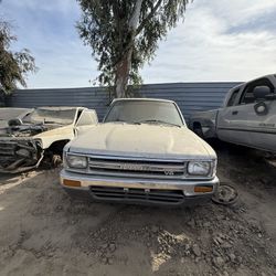 1990 Toyota Pickup FOR PARTS ONLY! 