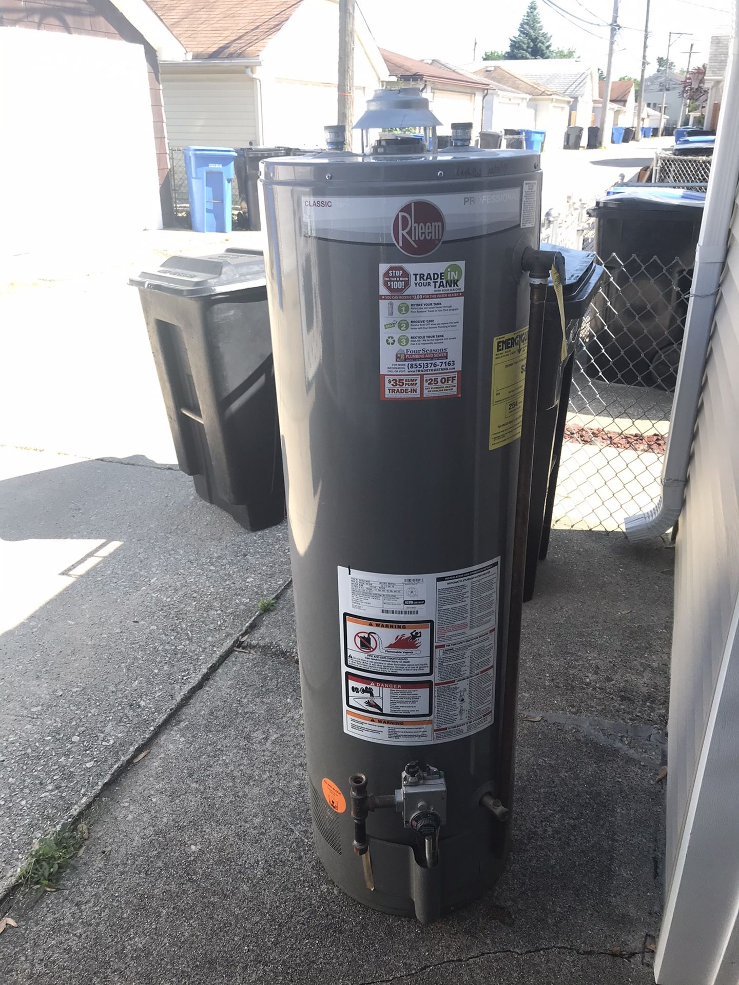 40 gallon gas hot water tank for Sale in Chicago, IL OfferUp