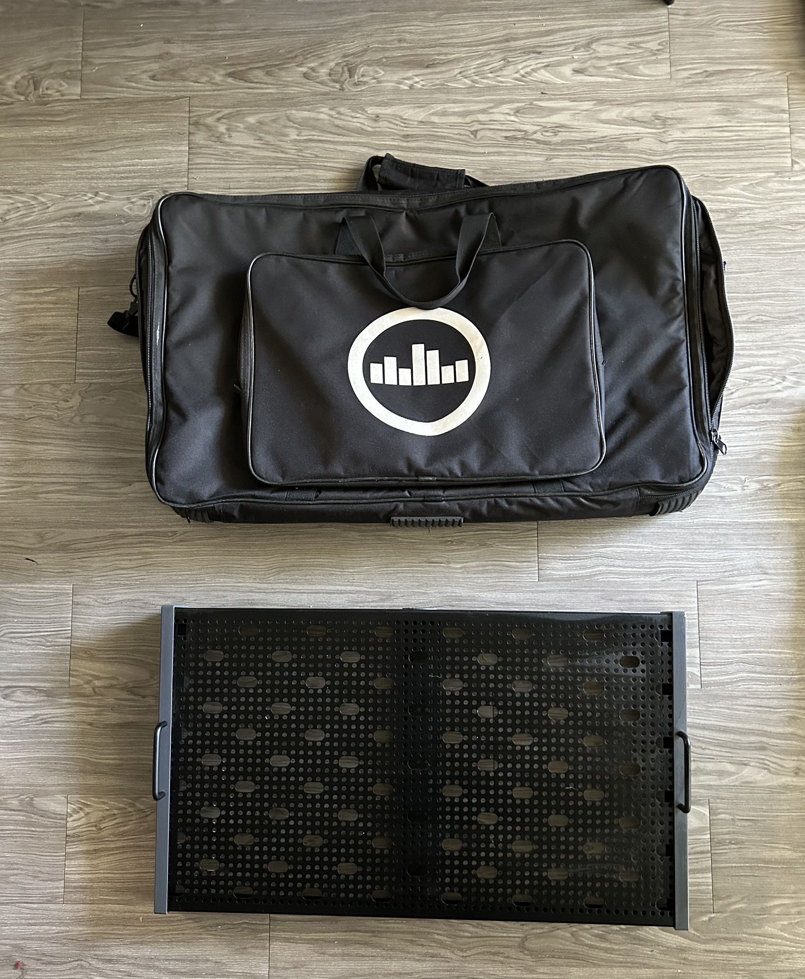 Guitar Pedal Board with case (Temple Audio)