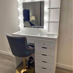 Small Glam Makeup Vanity 