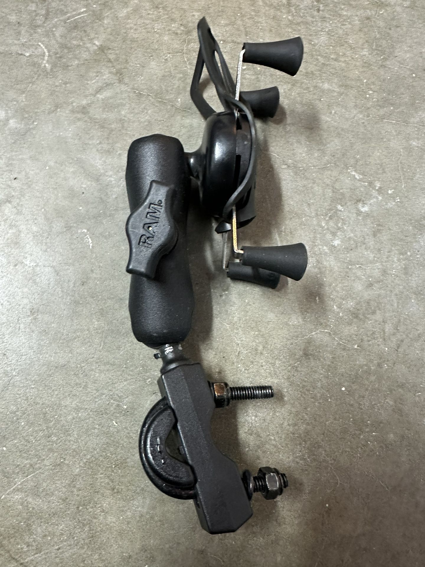 Ram mount