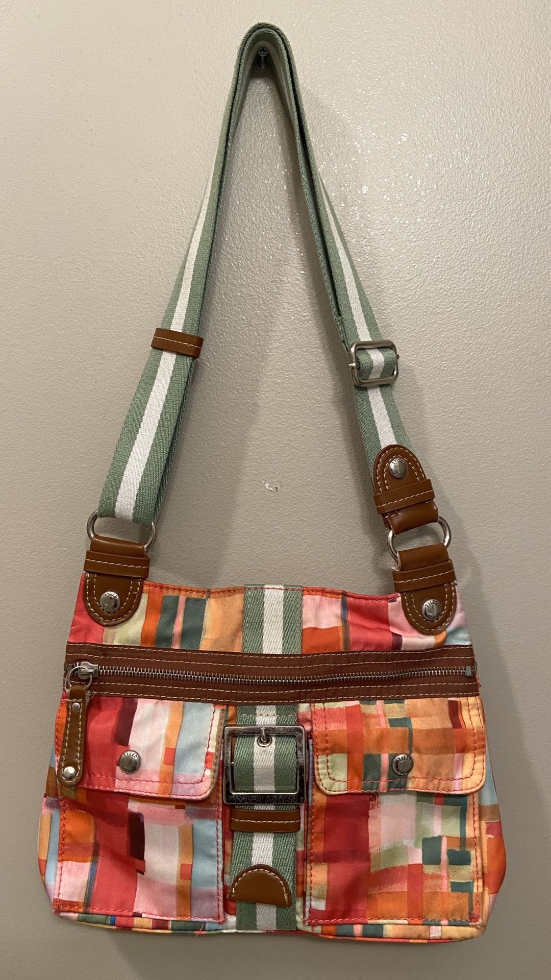 TOMMY HILFIGER BAG (GREAT CONDITION!)
