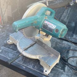 Vintage 10”” Makita Miter Saw with 40 tooth Carbide Blade